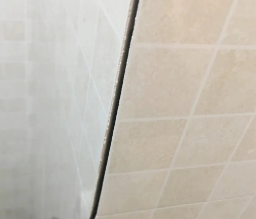复兴瓷砖空鼓维修公司分享阳台瓷砖脱落的修复过程可以分为以下几个步骤