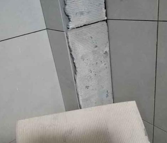 复兴瓷砖空鼓维修公司分享下厨房瓷砖脱落的补救措施。